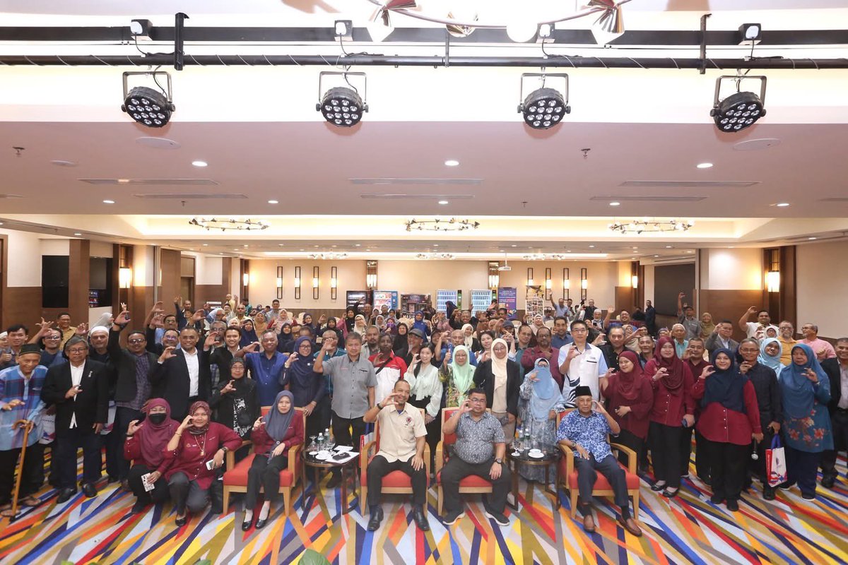 Inst_Koperasi's tweet photo. 15 Oktober 2025 โ Bicara Ilmu โBina Mesin Duit Koperasi: Model Perniagaan AutoJanaโ telah diadakan di Hotel Arena Premier, Seremban.
Lebih 140 koperator Zon Tengah hadir bagi mendalami konsep AutoJana iaitu model perniagaan koperasi berasaskan automasi dan teknologi.
#IKMa https://t.co/ovCjyuGAXg