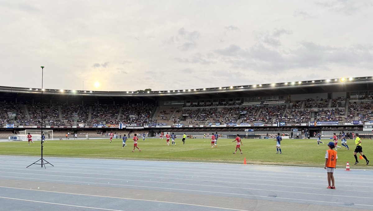 🏟 El <a href="/XerezCD_OFICIAL/">Xerez Club Deportivo</a> tuvo la mayor asistencia el pasodo fin de semana de toda Primera y Segunda RFEF.

👏🏽 Superando a equipos como Nasctic, Cacereño o Sabadell.

⭐️ Afición de otra categoría 

💙 7️⃣.2️⃣2️⃣7️⃣ locos apoyando a su equipo.

📸 <a href="/VasoAnchoXerez/">Peña Xerecista Vaso Ancho</a>