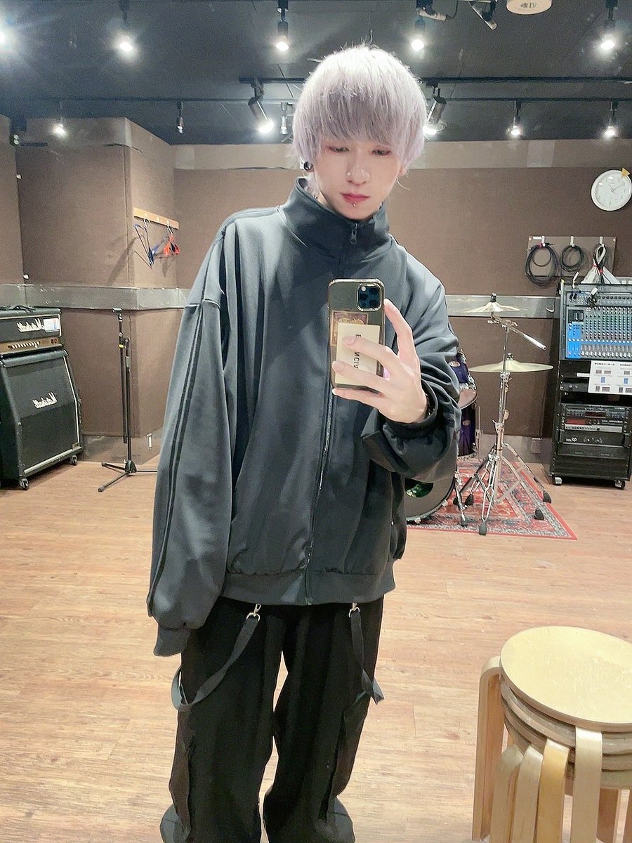 今月はパン渋サポートがあと2本

10/23秋葉原GOODMAN
10/29渋谷サイクロン
どちらかハロウィン仕様なのでネタ浮かばなかったらそのままサングラスだけつけて領域展開します🕶️

来月はパン渋のサポートが2本と
初めましてが1本とあのバンドが1本
死ぬ気で練習しますよろしく🥁