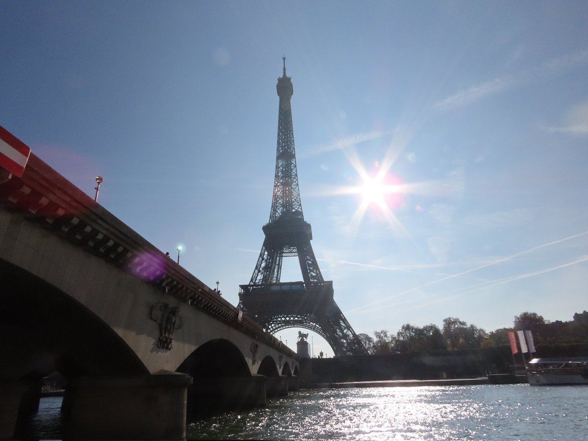 Paris - 14 octobre 2025 🇫🇷
🌞💙 La Tour Eiffel 🌞💙
Pont Iéna
Passerelle Debilly 
Port Debilly
#ParisJeTAime #TourEiffel #EiffelTower #TorreEiffel