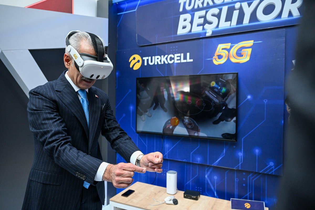5G ihalesine katılacak operatörlerimizin stantlarını gezdik. 

Yeni nesil 5G teknolojisini yerinde, uygulamalı olarak deneyimledik. 

Türkiye, dijital geleceğe bir adım daha yaklaşıyor…

#TürkiyeHızlanıyor 🇹🇷

📍Bilgi Teknolojileri ve İletişim Kurumu