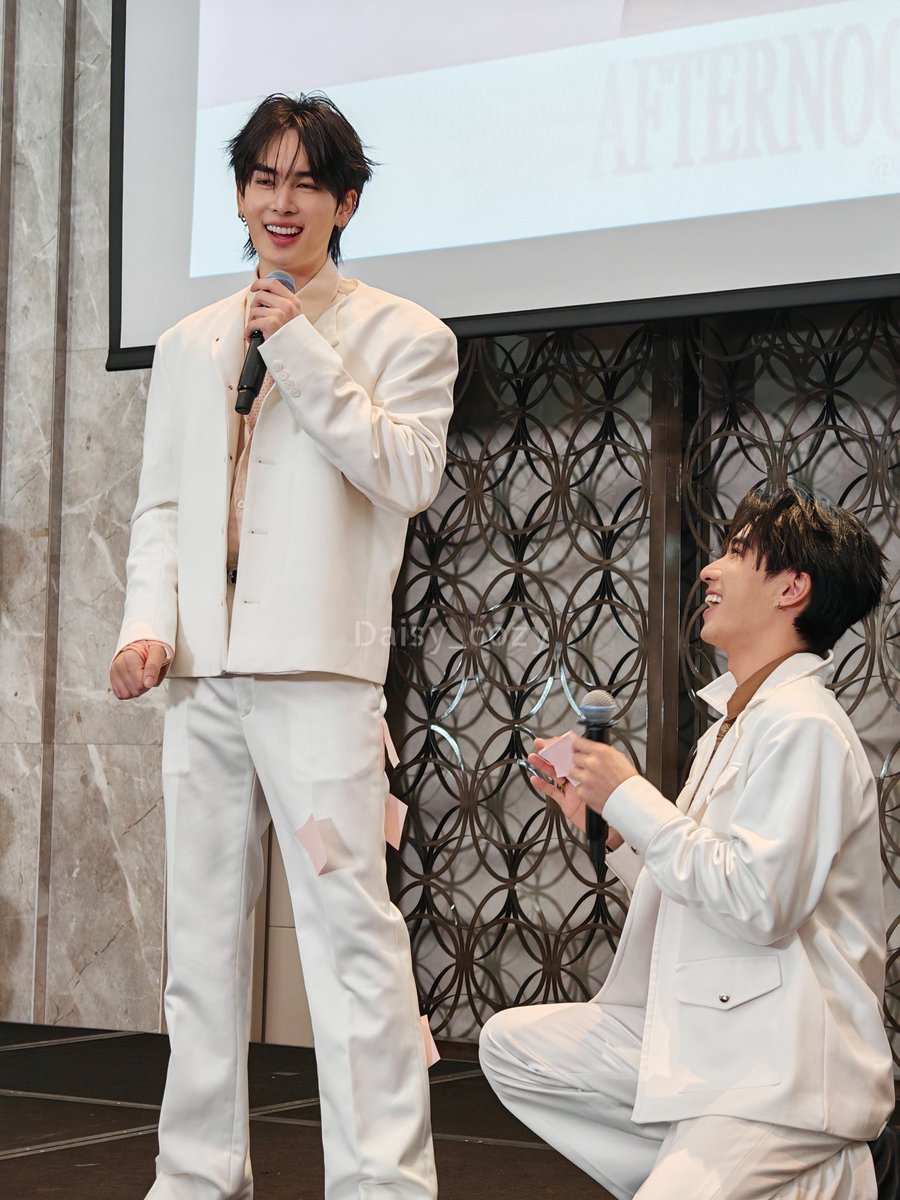 โอเคเป๊ะ ลูกแด๊ด 100%

DOMIIA FNV D5 

#GMMTVFANIVAL #DOMIIA 
#PerthSanta #เพิร์ธแซนต้า