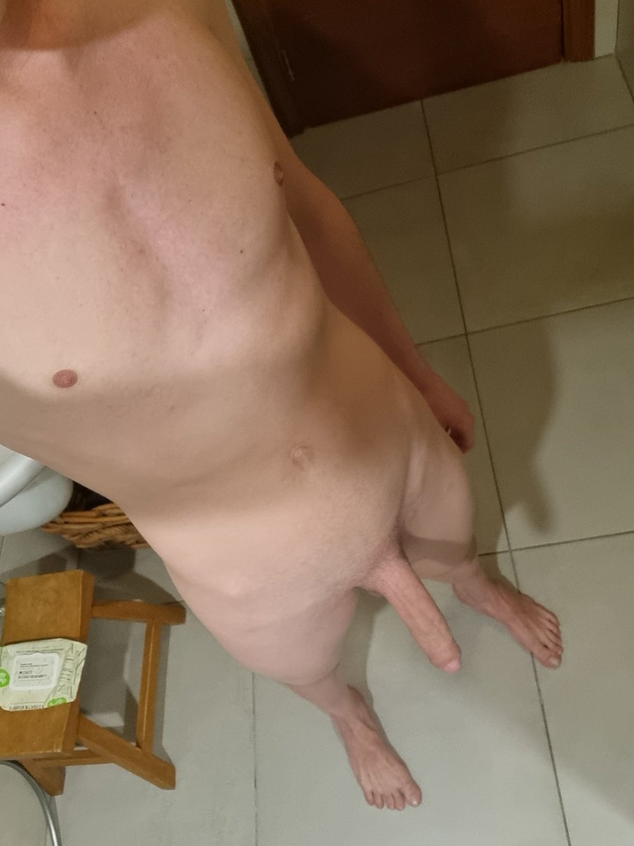 Come play with it💦
#bigdick #bigcock #blessed #Feet  #shaved #skinny #bigsoftie