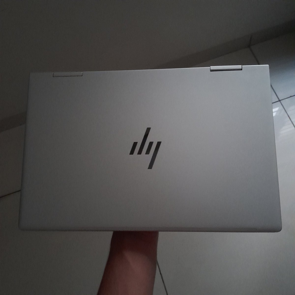manasscript's tweet image. hot take: this looks better than a macbook