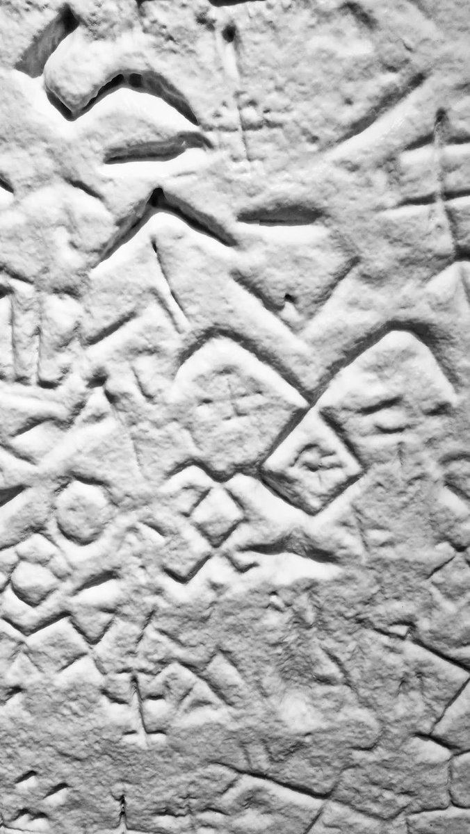 Smejat, ļaudis, dziesmu manu, 
Valodiņas nesmejat:
Dziesmu dziedu, kādu gribu, 
Valodiņa Dieva dota.

Ej, bāliņ, taisnu ceļu,
Runā taisnu valodiņu,
Tad ij Dievs palīdzēs
Taisnu ceļu nostaigāt.

Sveicam Valsts valodas dienā!
Ar Dievpalīgu,
Latvijas Dievturu sadraudze
#Dievturi