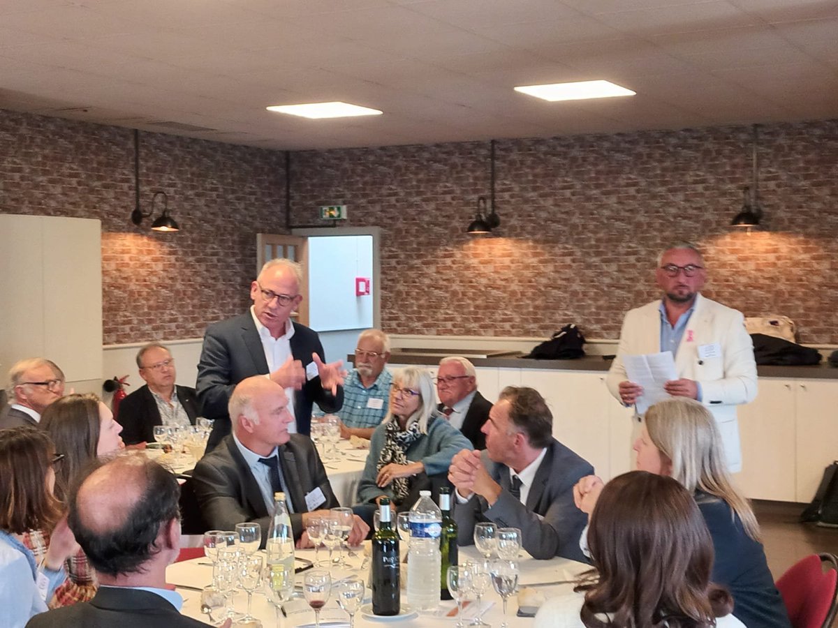 MairesRuraux78's tweet photo. Hier midi, notre Vp @fontaine_78 a présenté nos nouveaux partenaires : EVMA (Entreprise de Vidange, Maintenance et Assainissement) et Prévisse. Les adhérents ont chaleureusement accueilli notre apprentie Orkia Diallo qu'ils vont bientôt pouvoir solliciter 😊 https://t.co/9Y8bciwErk