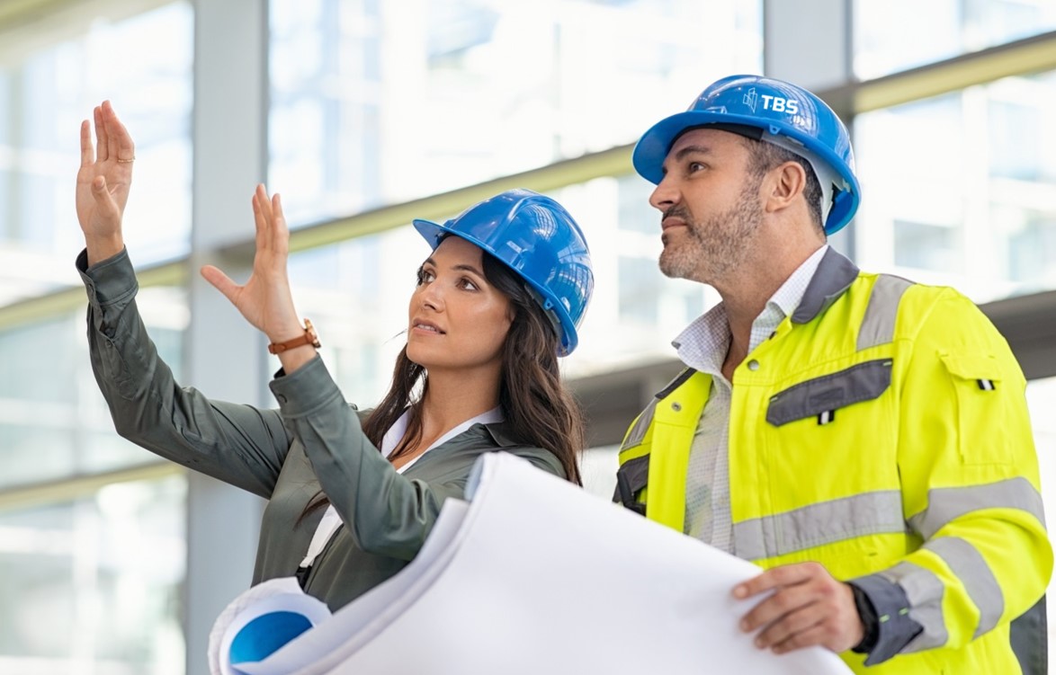 Les projets de #rénovation &amp; #réhabilitation se multiplient pour transformer le parc #immobilier (respect des normes environnementales et des évolutions des modes de vie). La rénovation s'impose comme un moteur incontournable de développement pour les pros de la #construction.