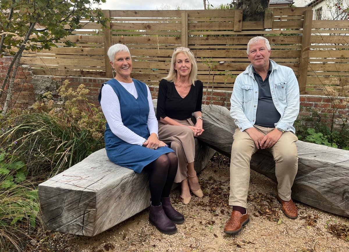 Lovely celebrations this week, as we say a huge THANK YOU to our outgoing Director Sue, and WELCOME our new Co-Directors of the Samaritans of Cornwall at Truro - Annie and Russell.