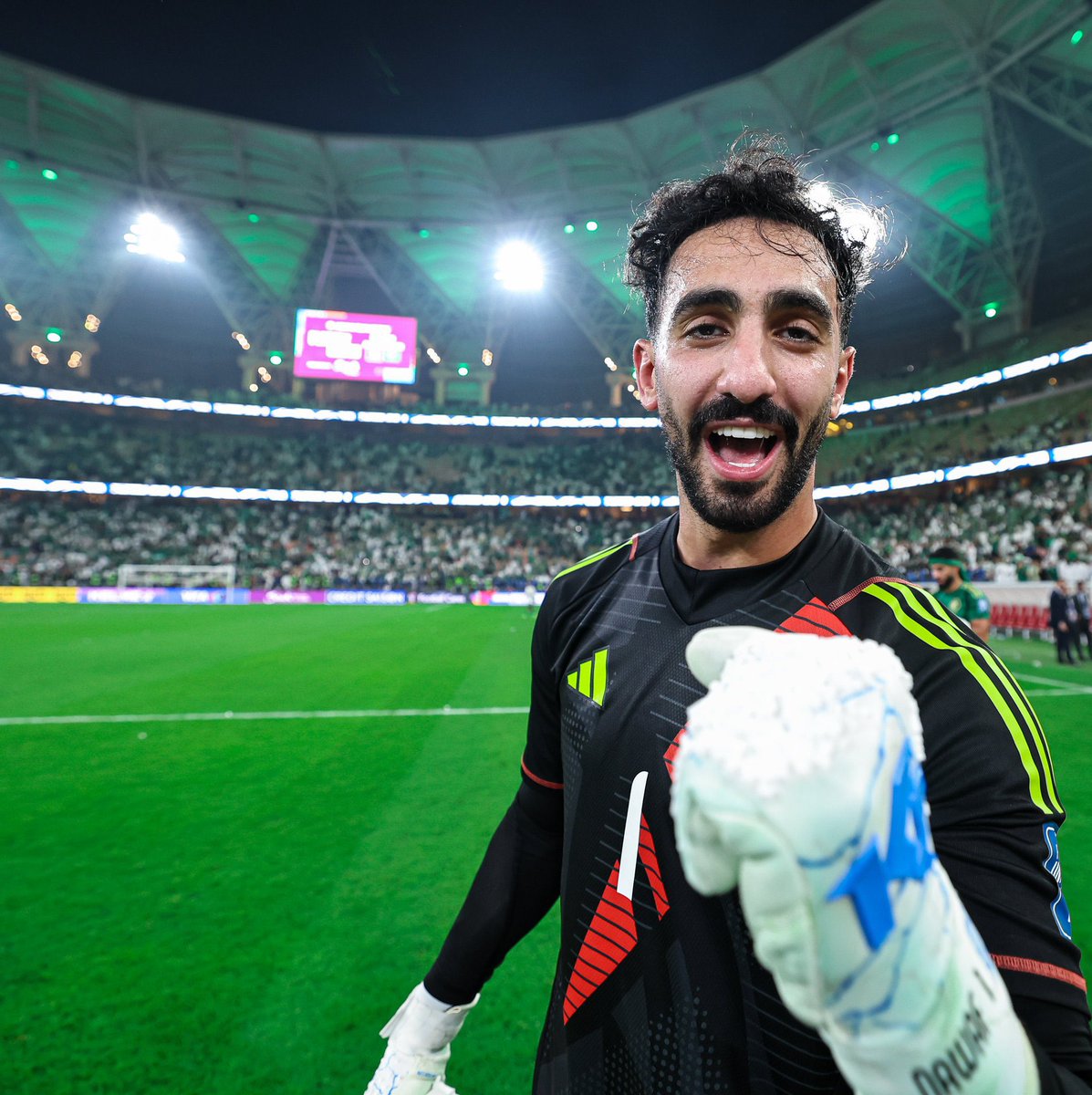الاعلام لن يخبرك ولكننا سنخبرك 

لايوجد لاعب سعودي مر بضغوط مثل نواف ، بعمر ٢٢سنه لمجرد كلمة انا ولد ناس شنّوا حملات عليه لموسم كامل

بعمر ٢٣سنه يستبعد من المنتخب ويجرد من وطنيته ويحارب من مدرب وإدارة وكافة الاعلام

يعود بعمر ٢٤ ويؤهل منتخب بلاده لكاس العالم

هكذا يردون الكبار💚
