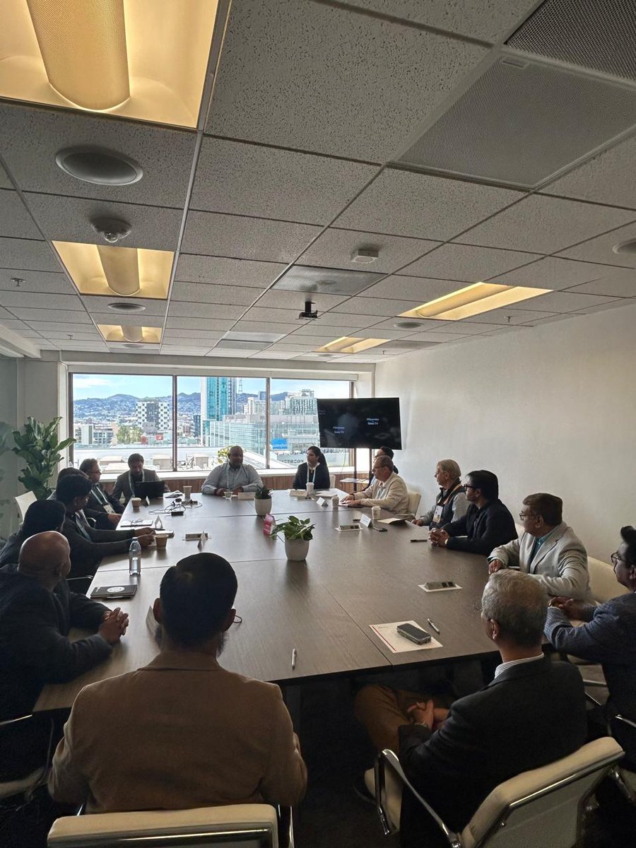 tech_mahindra's tweet image. It’s a wrap for Day 1 at #Dreamforce!
An exciting day filled with insightful one-on-one meetings, a thought-provoking roundtable discussion, and meaningful conversations over our networking cocktail dinner.
Join us for Day 2, where we’re hosting an engaging fireside chat on “AI…