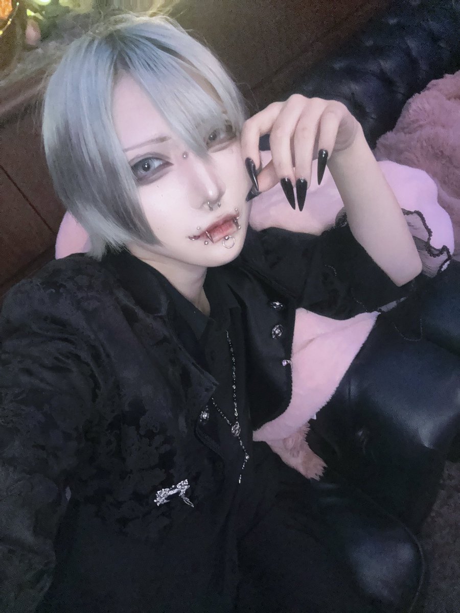 #ご入館 #モーブ 
髪無くなった