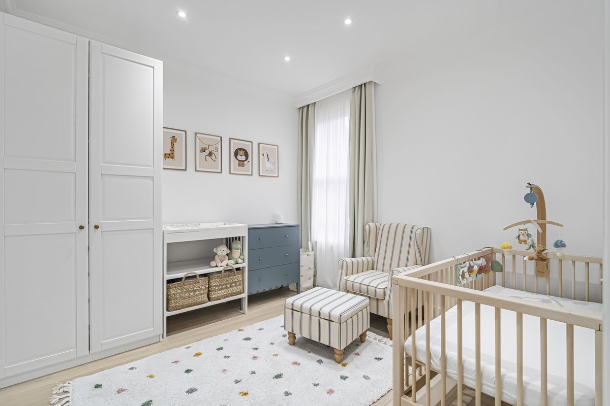 Douglas_Gordon's tweet photo. A Balham beauty with space, light &amp; style. Set in the coveted Nightingale Triangle, this 4-bed duplex offers beautifully refurbished living, with an open-plan kitchen, roof terrace &amp; garden. ✨

🔗 View the full listing: https://t.co/nmqjR4NES5

#balham #londonproperty #forsale https://t.co/LCBA3vxDwH
