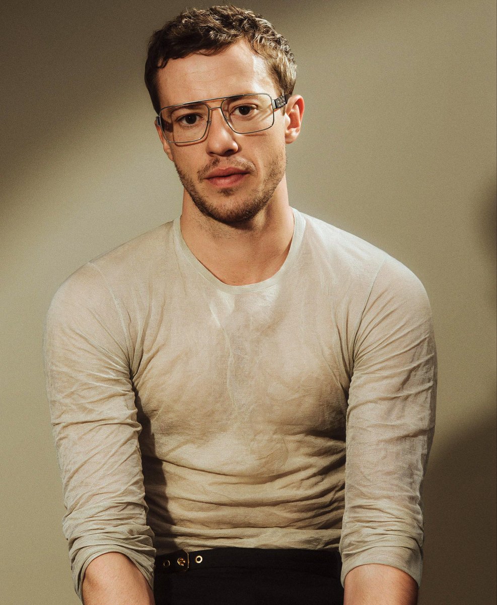Joseph Quinn photographed for Versace. 📷