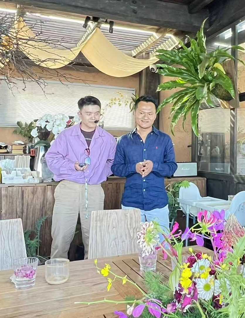 zimbabwewriter's tweet image. 🌍☕ From China’s Erhai Lake to Zimbabwe’s countryside — a story of roots, renewal, and rural revival.
Discover how one young entrepreneur brewed pride and purpose into community success.

👉 Read more: zimbabwenow.co.zw/articles/18912…

#ErhaiLake #CoffeeCulture #RuralRenewal #ZimbabweNow