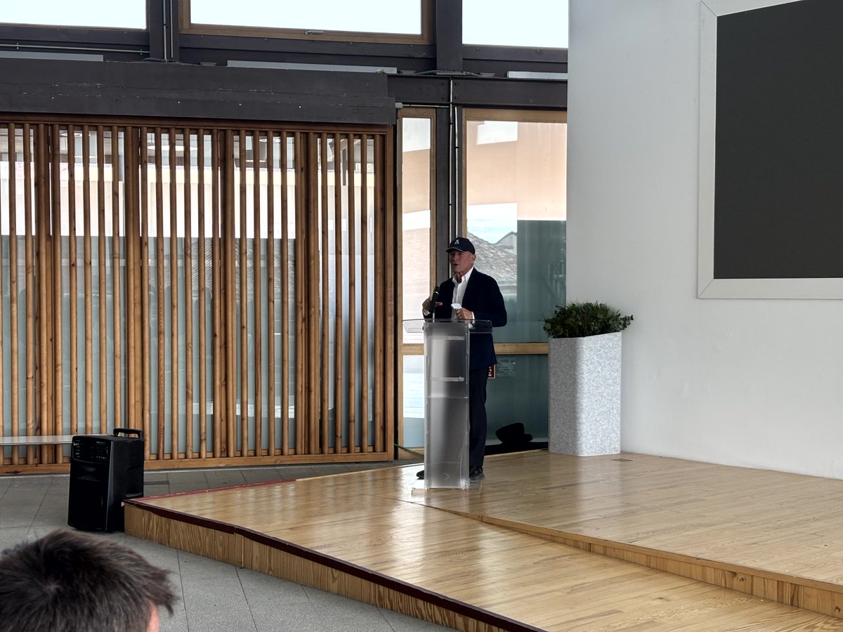 🏛️✨ ¡𝔸𝕣𝕣𝕒𝕟𝕔𝕒 𝕝𝕒 𝕥𝕖𝕞𝕡𝕠𝕣𝕒𝕕𝕒 𝟚𝟝/𝟚𝟞 𝕕𝕖𝕝 ℂ𝔻 𝔸𝕣𝕢𝕦𝕚𝕥𝕖𝕔𝕥𝕦𝕣𝕒! 🅰️🌹

El pasado sábado, la sala triangular del COAM se llenó de rugby, historia y futuro. Presentamos la nueva temporada en un acto que reunió a familias, jugadores, entrenadores y amigos