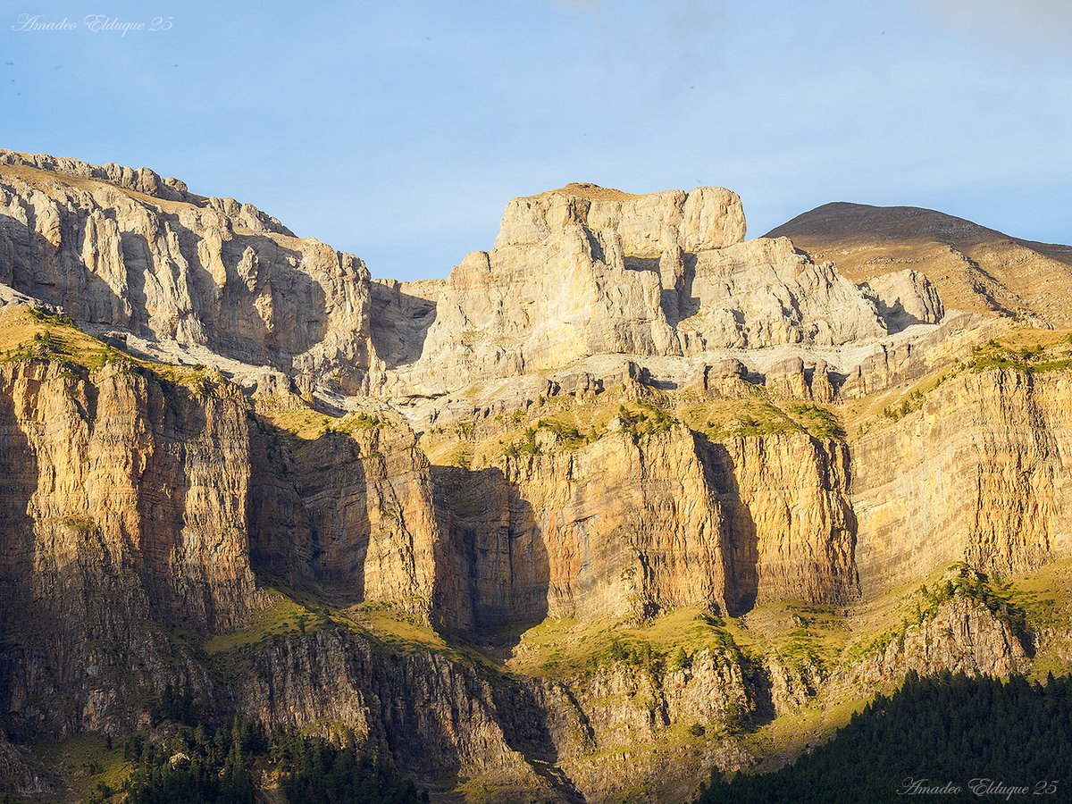 aelduque's tweet photo. Penúltimas luces en #Mondarruego...
Parque Nacional de #Ordesa, #Torla, #Sobrarbe, #Huesca, #Aragón, #Spain.
📷2025-10-09 18:31 https://t.co/sC0CXUWAph