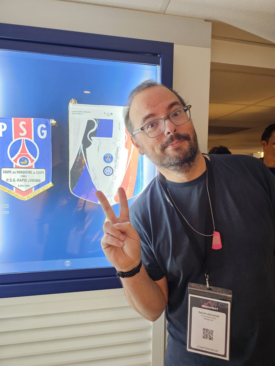 Lucie_d_ibou's tweet photo. On a aussi fait une visite du Parc des Princes, @GPeyronnet @PierreCalvet @speyronnet  et moi étions déjà connaisseurs (Non ? Ça s'est vu ?) https://t.co/yIvQ1TM3ta