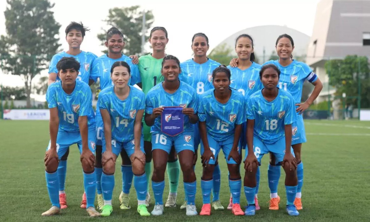 FieldVisionIND's tweet image. Tri Nation Women's Football Series!📅

21 Oct - India🇮🇳 vs Iran🇮🇷
24 Oct - Nepal🇳🇵 vs Iran🇮🇷
27 Oct - India🇮🇳 vs Nepal🇳🇵

🕑6 PM IST
🏟️JLN Shillong

#WomensFootball #ShePower #HerGameToo #IndianFootball