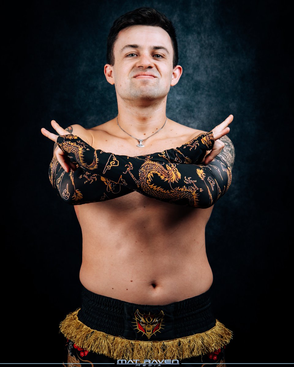 BigBossTyson's tweet photo. #goldendragon #BigBoss #artistof8limbs #livingweapon 🤟🐉🔥 https://t.co/g8AS46Xn2y