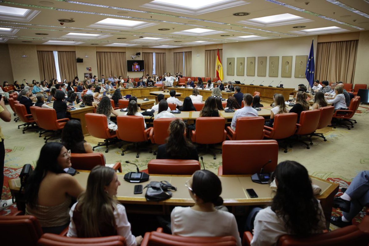Asistimos en el <a href="/Congreso_Es/">Congreso</a> a la mesa redonda 'Jóvenes sin etiquetas: una mirada empática de su salud mental', en el marco del Día Mundial de la Salud Mental.