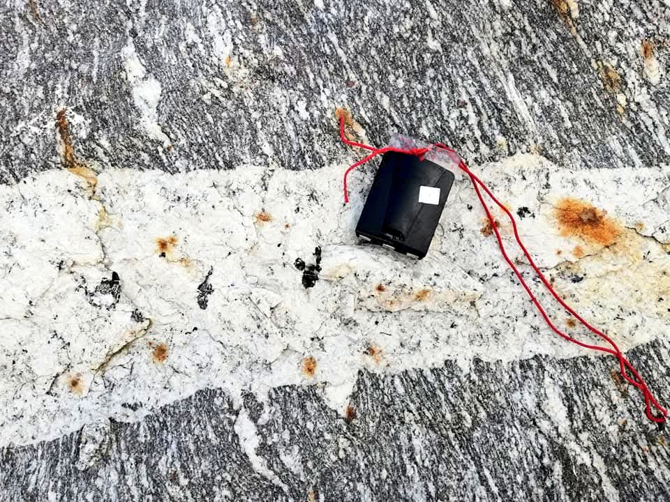 Geology_Tim's tweet image. Throwback to when I was in Langtang, Nepal. It feels like yesterday but it is already so long ago now! I hope I can get out there again sometime. #pegmatites #folding #fieldwork