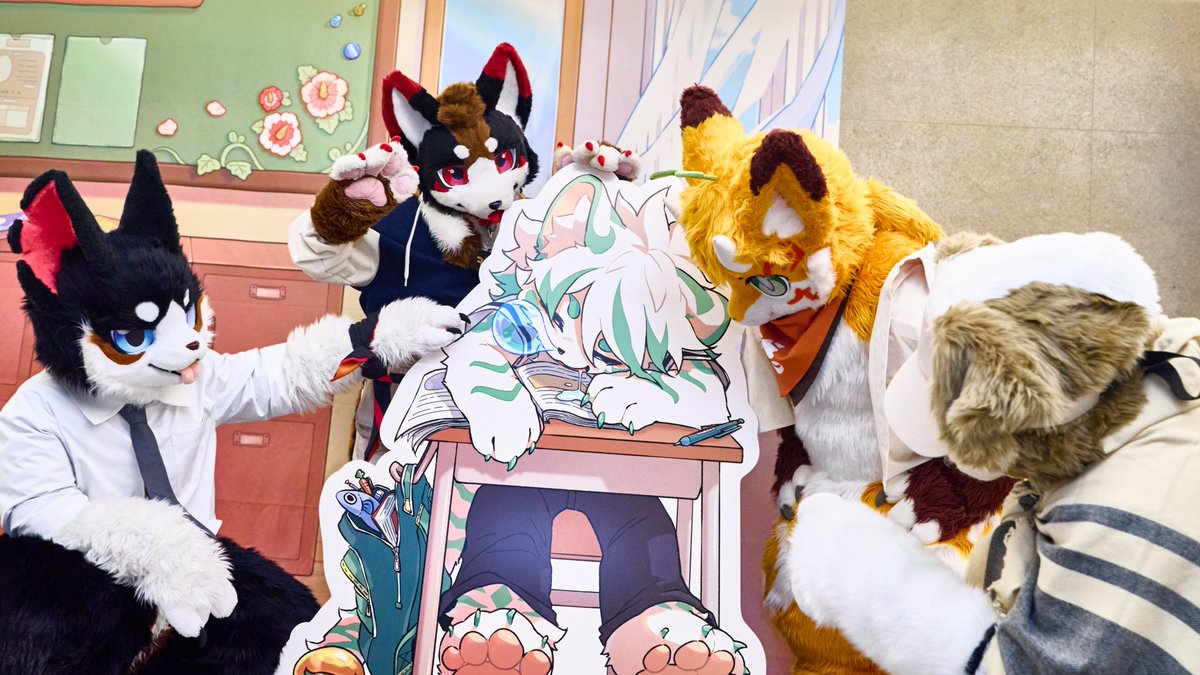 류의 평화로운 쉬는시간 선배님들과 함께.jpg
#FursuitEveryday