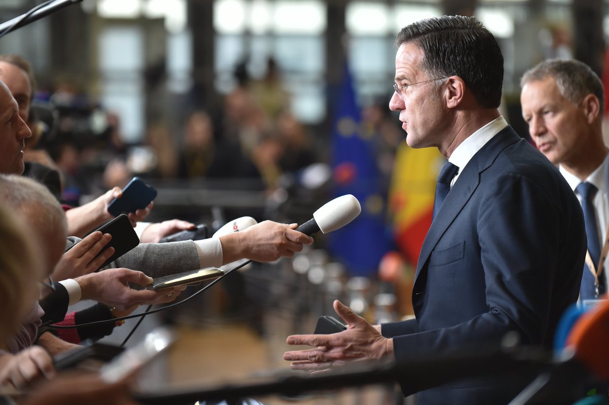 RRInternational's tweet image. Secretarul general al @NATO, @SecGenNATO, speră ca, în curând, mai multe state membre ale Alianţei să se alăture iniţiativei PURL privind #achiziţionarea de #armament american pentru #Ucraina. (1/2)