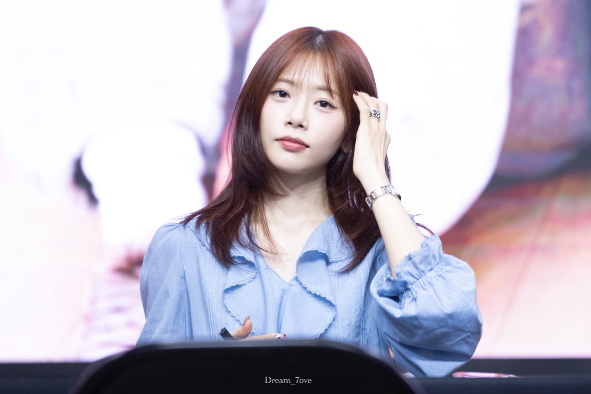 250603 팬싸

눈빛 하나로 마음을 녹이는 사람🍒🐰

#드림캐쳐 #지유 #유아유 #Dreamcatcher #JIU #UAU