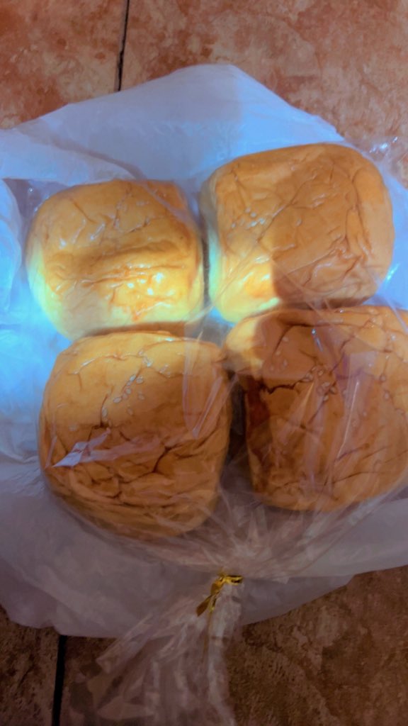 One of my neighbors (guy) gave another of my neighbors (lady) bread, so the neighbor who was given free bread came and dashed me the bread. 😂