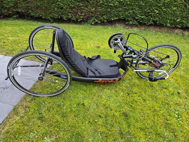 Aangeboden: Top End Force 3 met Sports Crafters Handbike rollen HTC 110 handbiken.nl/main.php?mode=…