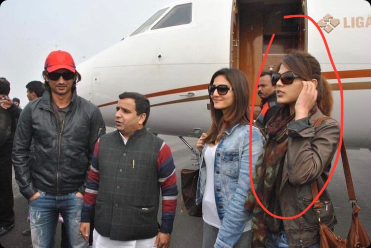 Rhea Kachraborty was never <a href="/itsSSR/">Sushant Singh Rajput</a>'s gf. She was a mafia stooge sniffing around him like a 🐕 for a long time. In 2015, she was spotted on the same plane as him!!!

And then at the Raabta premiere in 2017!!!!

And also at Kriti Sanon's 2018 birthday party, which Sushant attended.