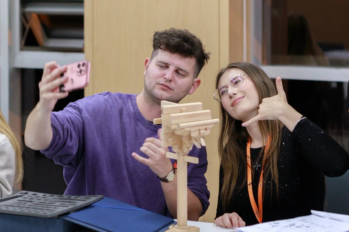 ShanxiDaily's tweet image. 光看古建筑不过瘾? 在山西省博物院，外籍博主和留学生纷纷上手体验拼接榫卯结构
#DiscoverShanxi
#AncientChineseArchitecture
#中国古建看山西
@artofarchitect @SpoxCHN_MaoNing @xuejianosaka @archi_tradition  @cultureCHN