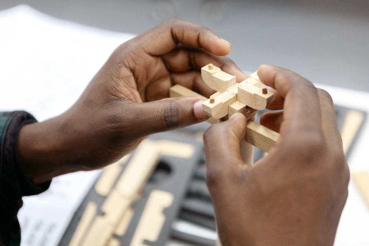 ShanxiDaily's tweet image. 光看古建筑不过瘾? 在山西省博物院，外籍博主和留学生纷纷上手体验拼接榫卯结构
#DiscoverShanxi
#AncientChineseArchitecture
#中国古建看山西
@artofarchitect @SpoxCHN_MaoNing @xuejianosaka @archi_tradition  @cultureCHN