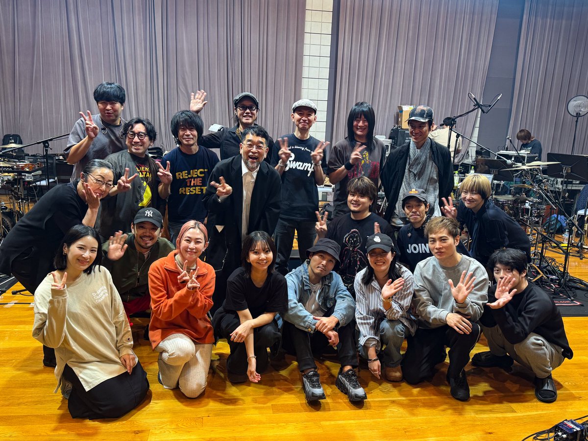 Daviechan's tweet image. 今日はリハーサルの最終日でした😊
無事終わりました〜〜〜❤️✨✨✨
みんなでめっちゃ頑張りました!
早くお届けしたい気持ちでいっぱいです😆
ミュージシャンの皆様、本当にお疲れ様でしたー!
お腹すいたー😝