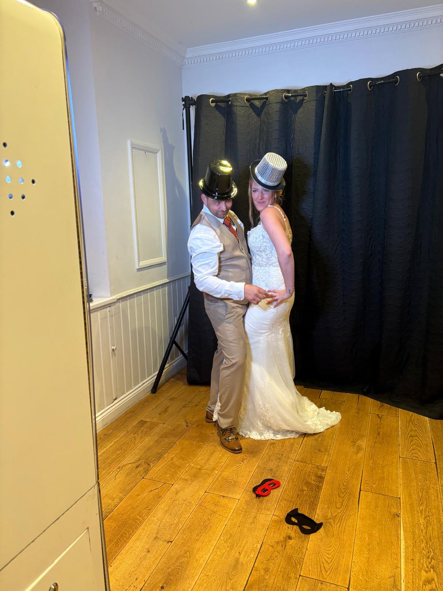 Congratulations to Mr &amp; Mrs Doors, who celebrated their wedding at <a href="/HacknessHotel/">HacknessGrangeHotel</a> with our Selfie Pod! ❤️📸

#SelfiePod #Wedding #WeddingEntertainment #PhotoboothHire #Photobooth