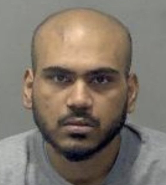 🚨🇬🇧 DRUG DEALER WHO MURDERED MAN WEEKS AFTER RELEASE JAILED FOR LIFE

A 26-year-old drug dealer, Abul Kasim, has been handed a life sentence after murdering 63-year-old Martin Sullivan just weeks after his early release from prison.

🔴 Kasim had already admitted manslaughter