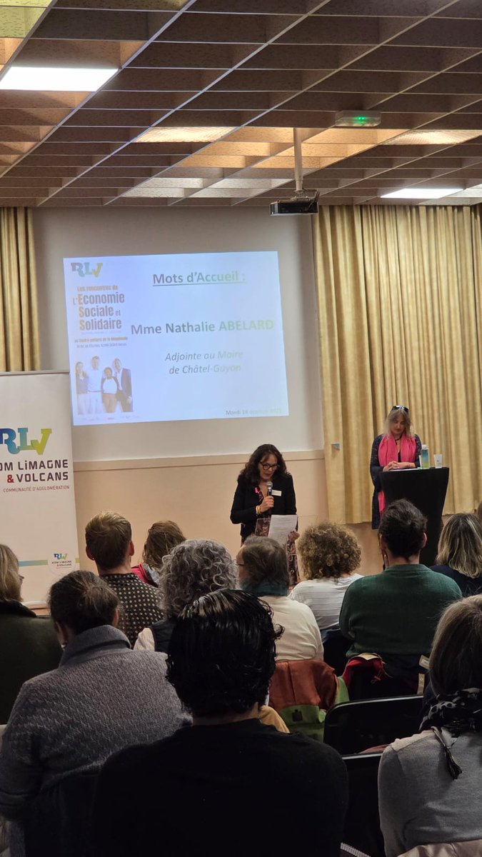 #économie Les Rencontres de l'Economie Sociale et Solidaire organisées par <a href="/RLV_agglo/">Riom Limagne et Volcans Agglomération</a> avaient lieu hier au Centre culturel de la Mouniaude ! 🤝🔄
50 entreprises étaient présentes pour échanger sur les initiatives et défis de l'économie sociale et solidaire sur le territoire 👍
