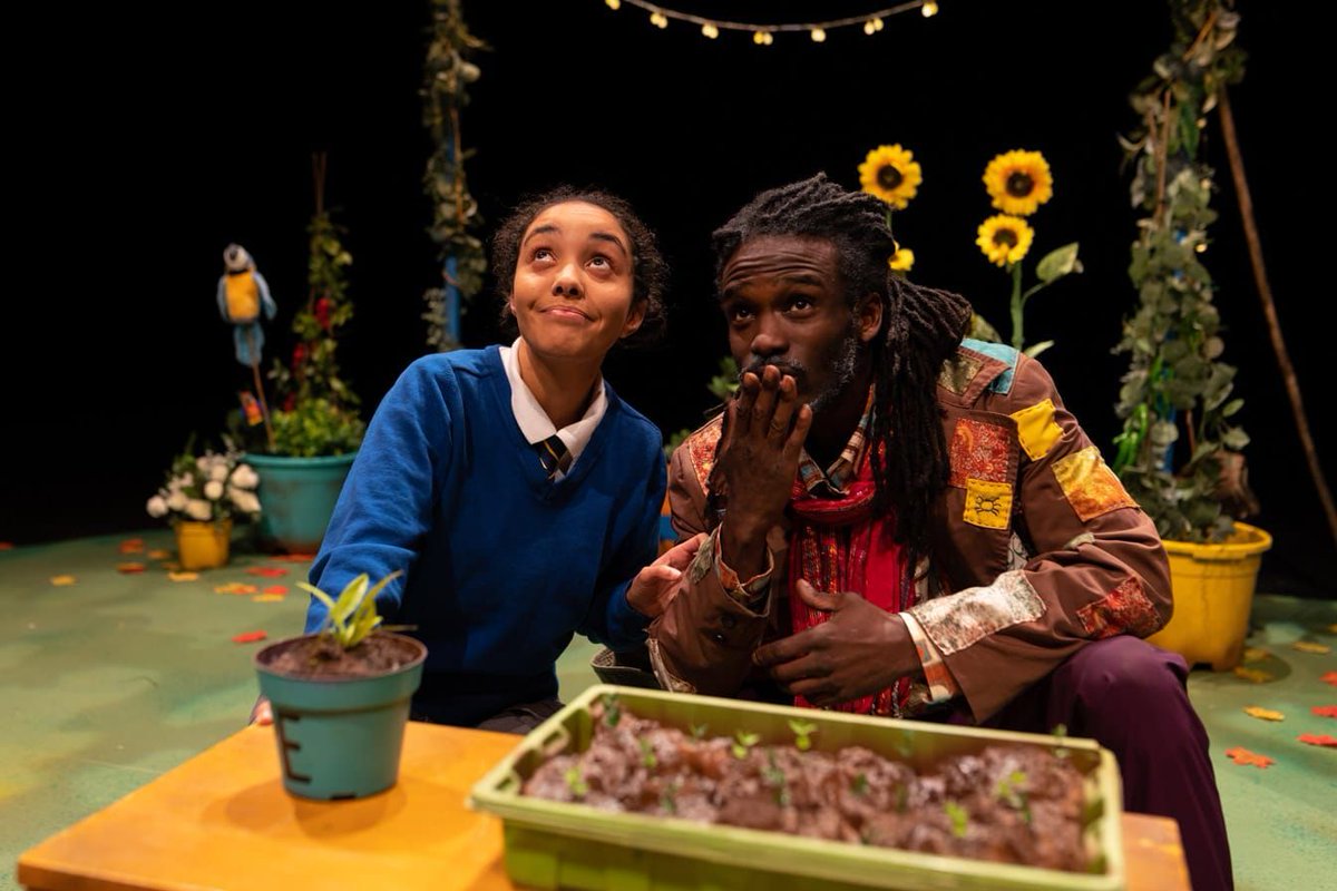 SignedCulture's tweet image. Grandad Anansi 26th Oct 2pm Arts Depot, London #BSLinterpreted
Abi &amp;amp; her Grandad tell each other Anansi folktales. They play games &amp;amp; share secrets as they work together in the garden. Grandad is as smart and mischievous as the wily Anansi 
buff.ly/Am9gblD