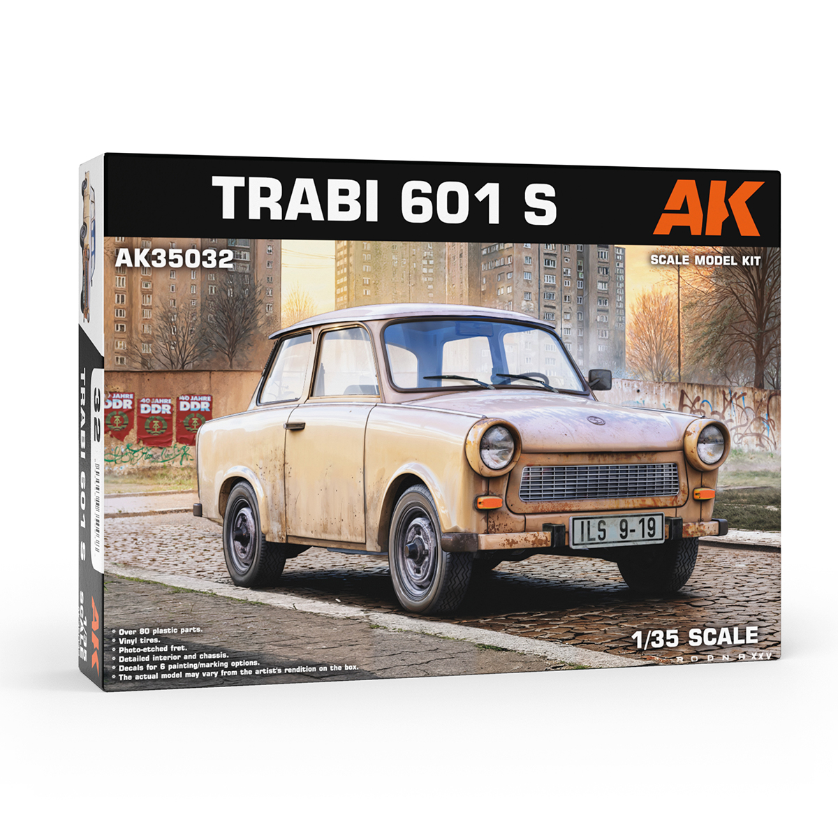 msmodelswebshop's tweet photo. 【ご予約商品10/22締切】
AKインタラクティブ[AK35032]1/35スケール　トラバント 601S 　販売価格: 6,820円(税込)

トラバント（愛称「トラビ」）は、旧東ドイツにおいて冷戦終結による統一直後まで製造された小型乗用車シリーズです。
モデル601は実に25年以上にわたり、大きなモデルチェンジもなく生産されました。
生産数は280万台を超え、東ドイツで最も人気のある乗用車でした。1989年11月のベルリンの壁崩壊では、数千人の東ドイツ人がトラバントに乗って国境を越える映像が世界中に放映され、東欧共産圏の崩壊を象徴する車となりました。

プラキットのAK35032は、1980年代後半に製造された最も一般的な乗用タイプを再現しています。
フォグランプやバックランプなど、601S型にオプション設定されていた部品に加えて、ルーフに取り付けられた緊急ランプ2種も付属します。
デカールは、1991年の人気ドイツコメディ映画に登場する車輌を含む、6種類のマーキングを用意しました。

【キット内容】
●パーツ数80以上
●ビニル樹脂製ラバータイヤ
●細部はエッチングでシャープに再現
●車内インテリアを精密再現
●カルトグラフ製デカール付き、6種類のマーキングを選択可能

https://t.co/Zj0vQu1wgN