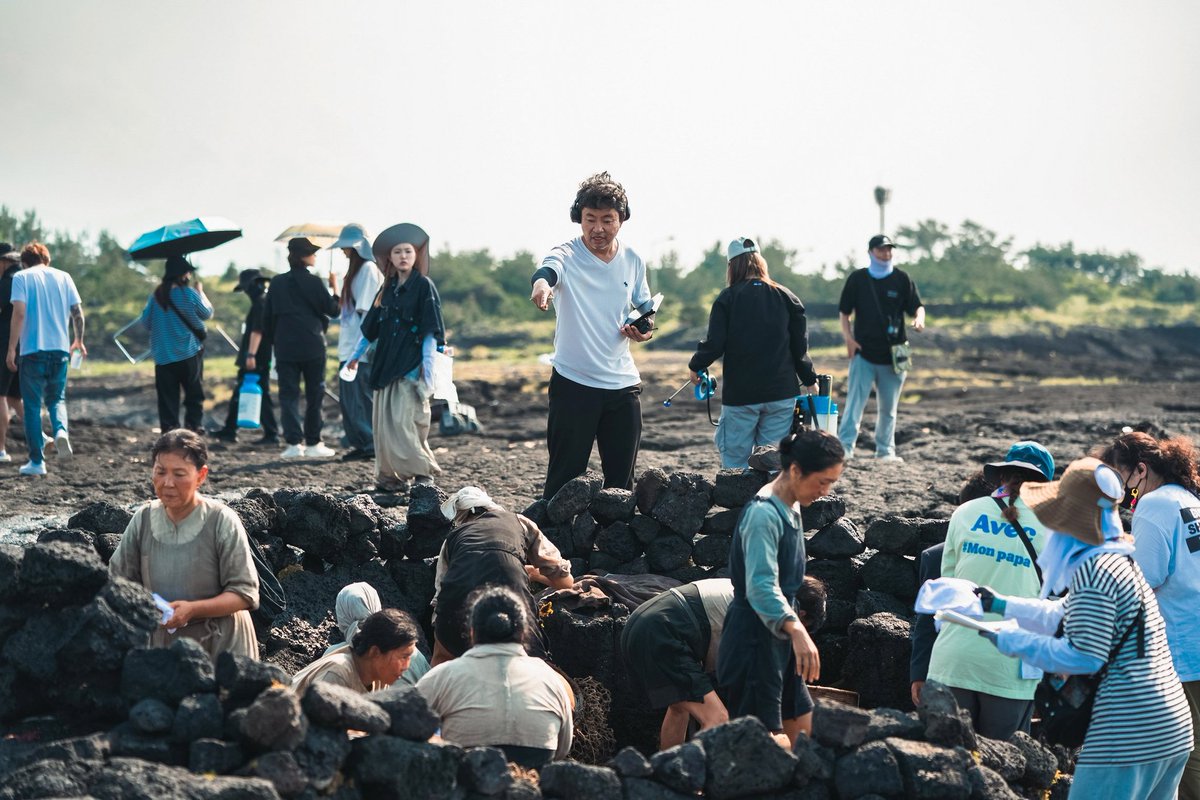 seeing how much effort they put into the details. not just the cast but the crew and staff too. thank you for the beautiful drama when life gives you tangerines 🥺