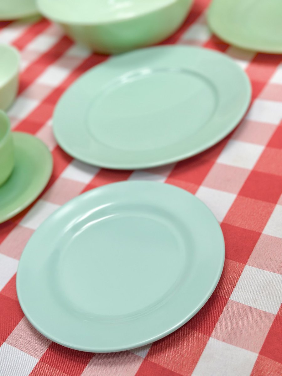 IKEA行ったらファイヤーキングみたいなミントグリーンの食器が200円台