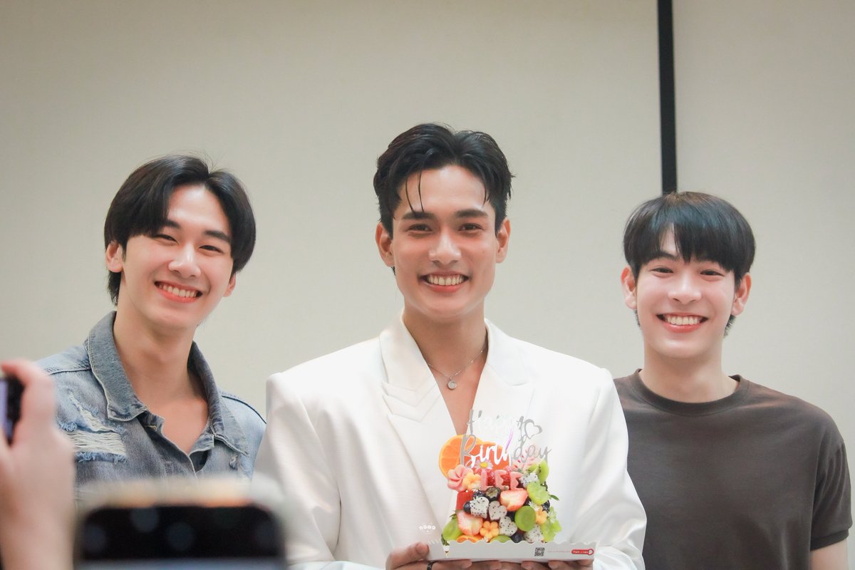ICartoon_G's tweet photo. 131025

— แก๊งลูกหมี 🐼🐻‍❄️🐻

#SkipTimetoLoveLEE
#LeeAsre @lee_wattana 
#Aonn_k @aonn_k 
#aton_tnk @aton_tnk  
#กอตอPIC 📷 https://t.co/3i5TzKAD25