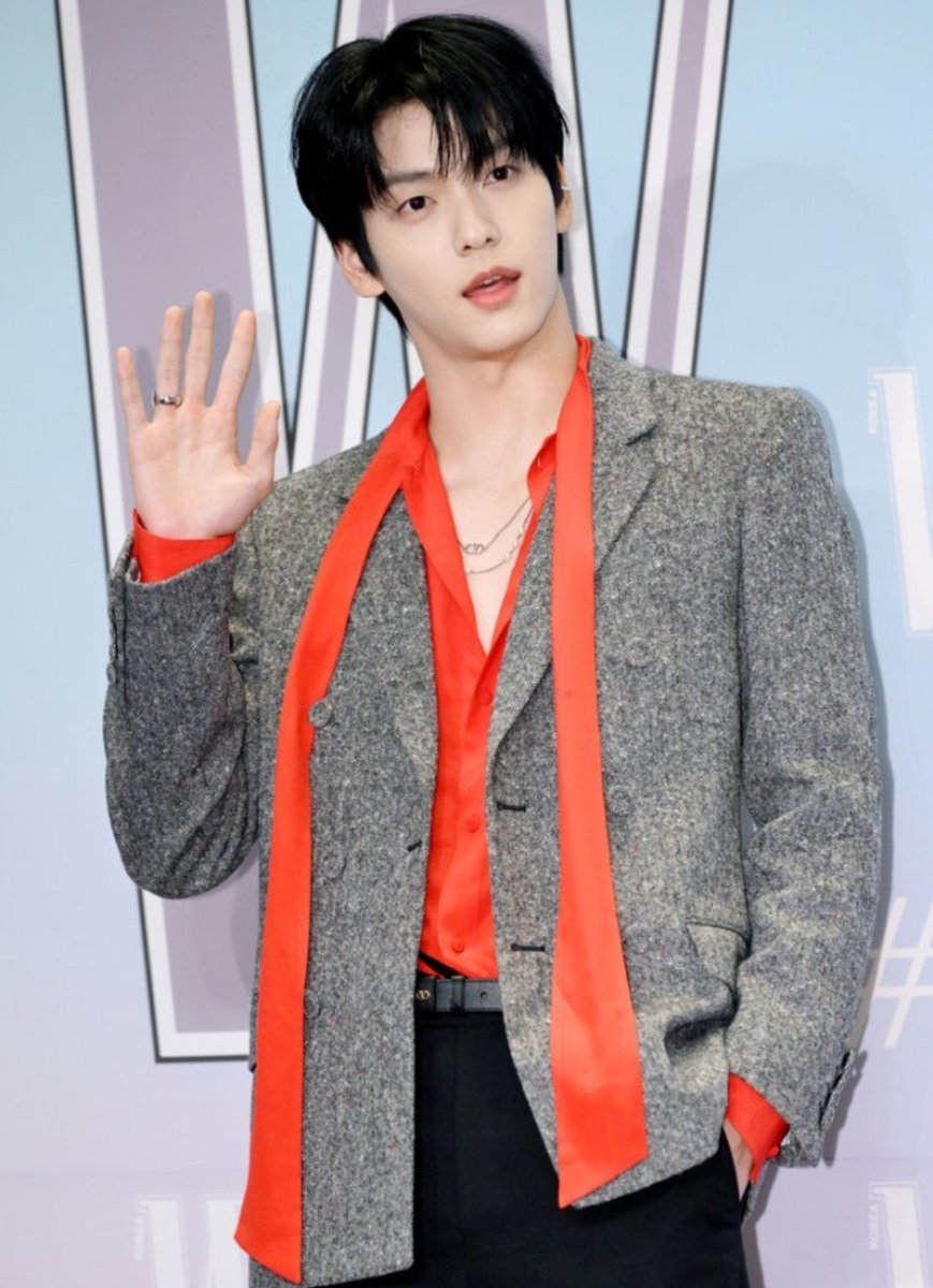 AboutMusicYT's tweet image. TXT's Soobin stuns at the W Korea Breast Cancer Awareness event.