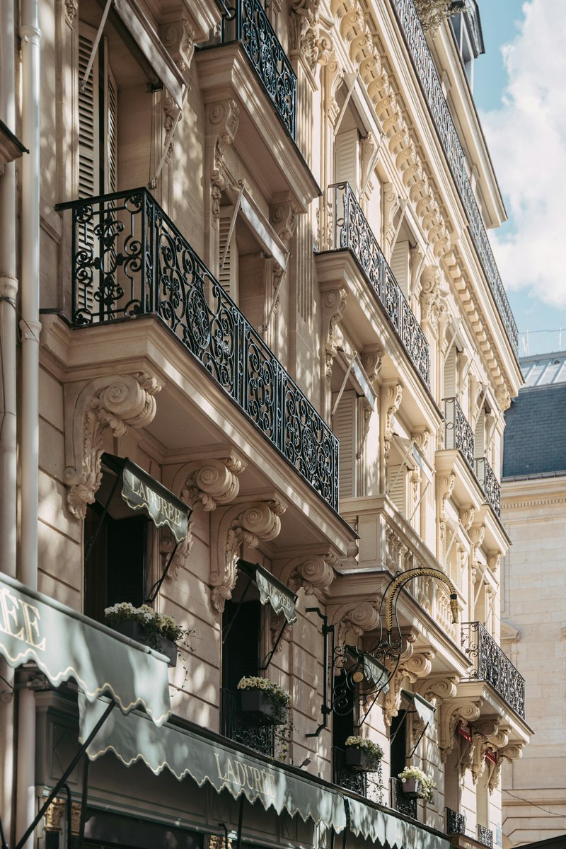 Parisian Aesthetics tweet media
