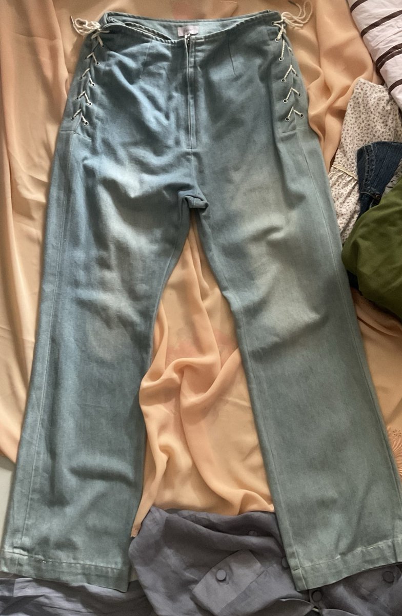 เมว (slow) tweet media