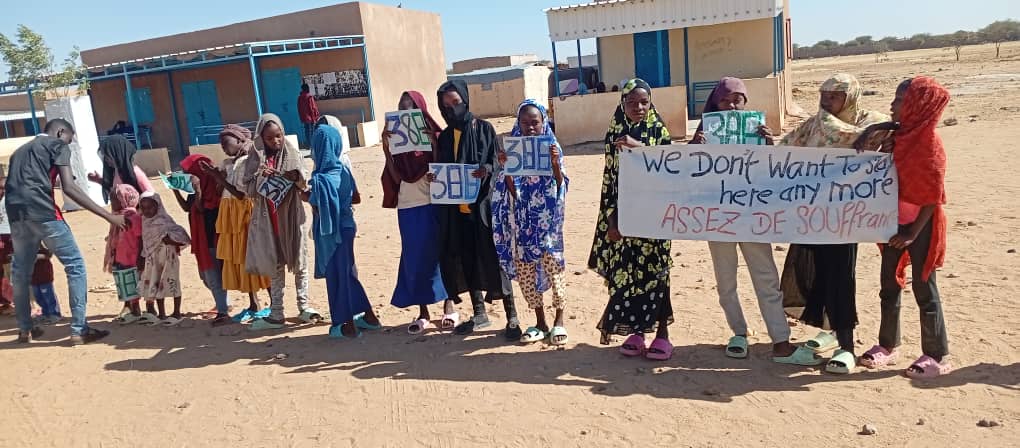 Abdlmalik6060's tweet photo. We don't feel safe in the Agadez humanitarian center funded by Italy and the European Union,located in the middle of the desert.388 day from peaceful protests in Agadez Center #KeepEyesOnAgadez @UNGeneva
@AntonellaNapoli #WithRefugee @HassanZ91825062 @DNforHR @RefugeesinLibya https://t.co/AbTbvOGatn