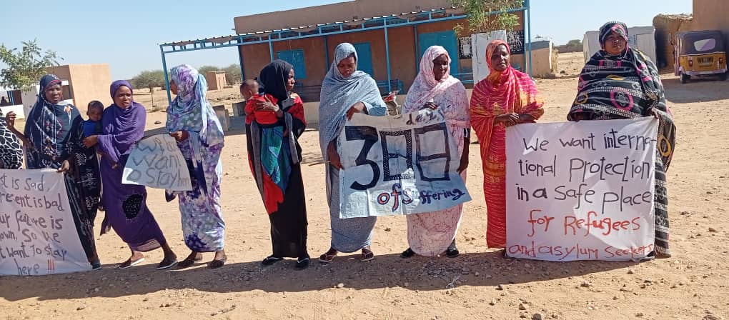 Abdlmalik6060's tweet photo. We don't feel safe in the Agadez humanitarian center funded by Italy and the European Union,located in the middle of the desert.388 day from peaceful protests in Agadez Center #KeepEyesOnAgadez @UNGeneva
@AntonellaNapoli #WithRefugee @HassanZ91825062 @DNforHR @RefugeesinLibya https://t.co/AbTbvOGatn