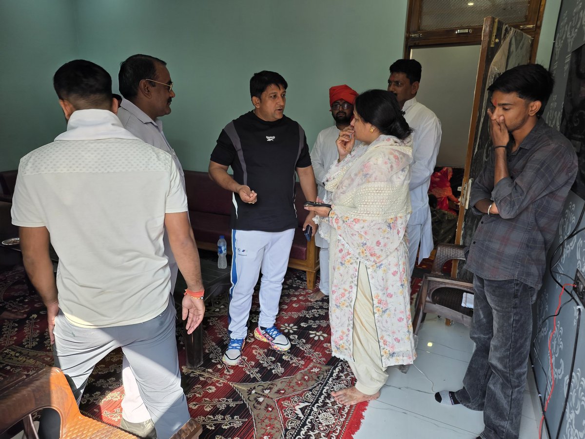 NeelamS_BJP's tweet photo. आज जनता विहार में गृह प्रवेश कार्यक्रम में सम्मिलित होने का अवसर प्राप्त हुआ |
नए घर में प्रवेश जीवन की नई शुरुआत का प्रतीक है — ईश्वर सभी परिवारों को सुख, समृद्धि और मंगलमय जीवन का आशीर्वाद प्रदान करें।
#GrehPravesh #newbeginning #congratulations https://t.co/6rzOG1KyCb