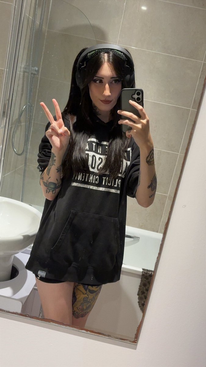 death_pixiex's tweet photo. Playing Little Nightmares 3 on Twitch at 10:30am ! See you soon!! 🥰 https://t.co/qOZ58i1DA5

#twitch #altgirl #pigtails #LittleNightmares3 #LittleNightmaresIII https://t.co/UFVH0ACd06