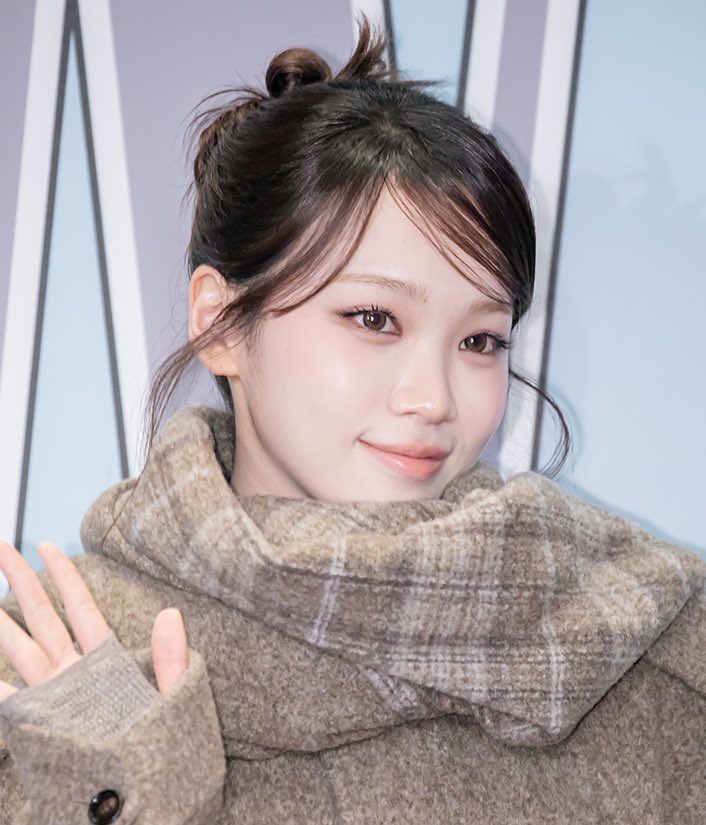 chaewonIqs's tweet photo. FACE CARD https://t.co/HqwzovLXsF